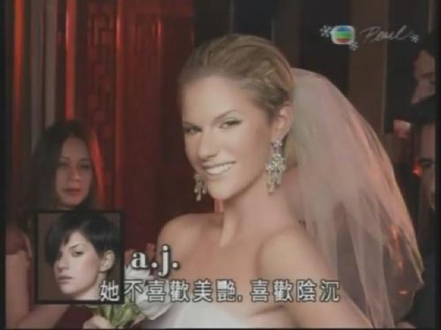 她不喜歡美艷，喜歡陰沉