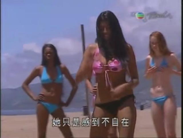 她只是感到不自在