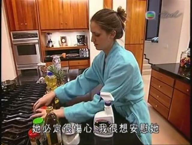 她必定很傷心，我很想安慰她