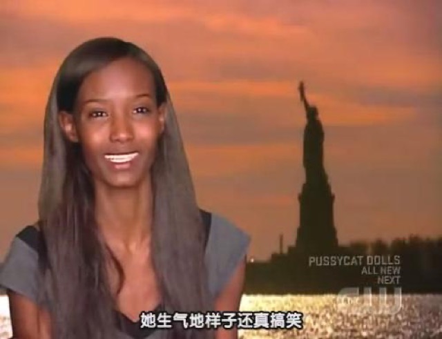 她生氣的樣子還真搞笑