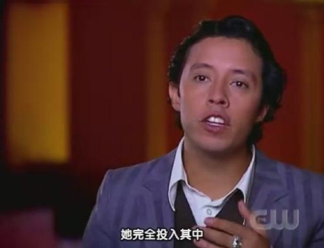 她完全投入其中