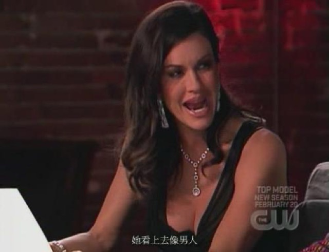 她看上去像男人