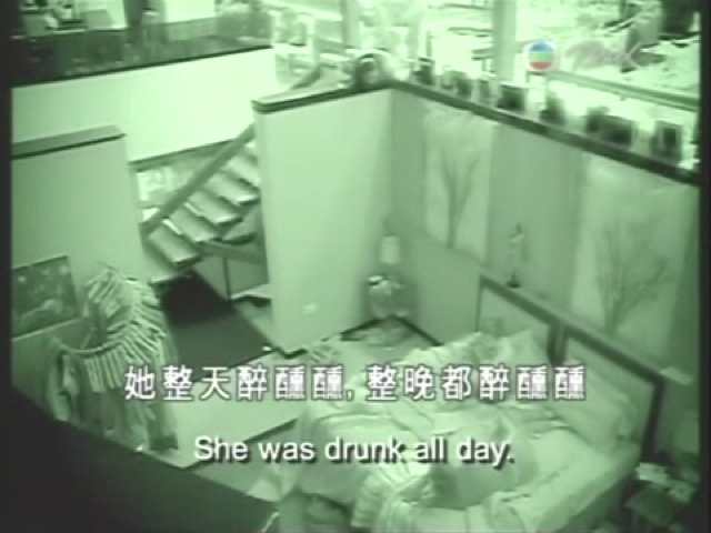 她整天醉醺醺，整晚都醉醺醺