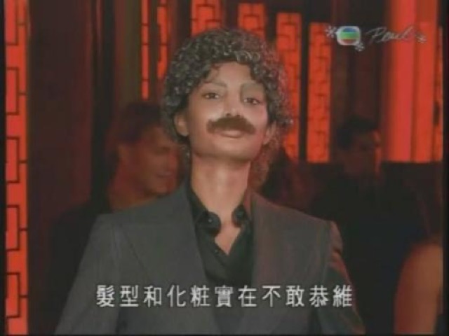 髮型和化妝實在不敢恭維