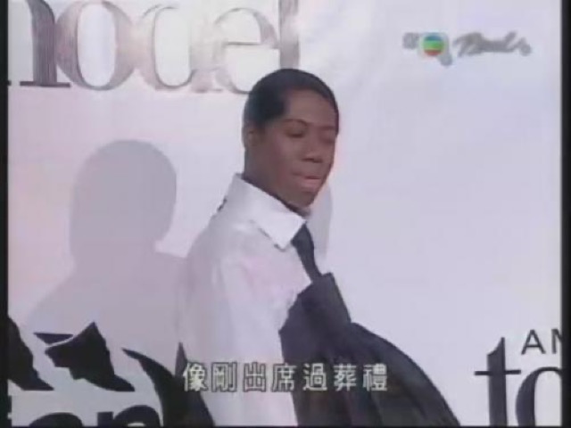 像剛出席過葬禮