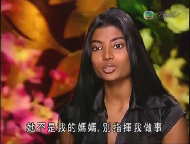 她不是我的媽媽，別指揮我做事