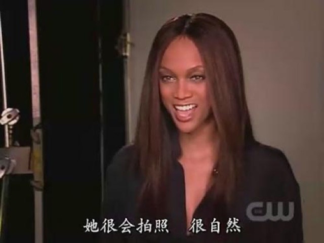 她很會拍照　很自然