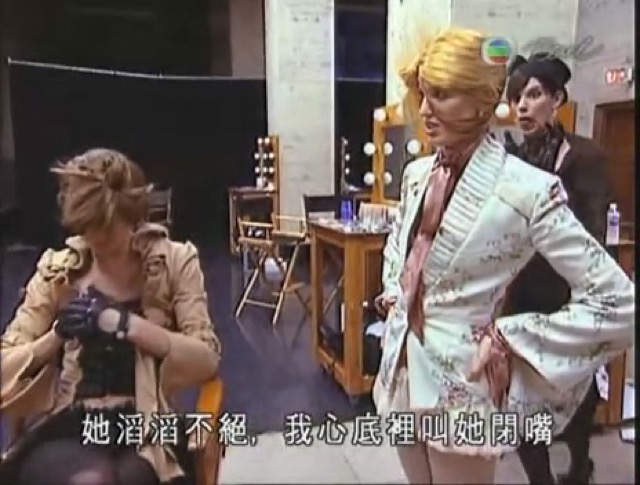 她滔滔不絕，我心底裡叫她閉嘴