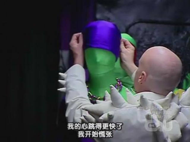 我的心跳得更快了　我開始慌張