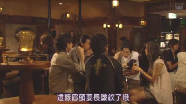 這樣眉頭要長皺紋了哦