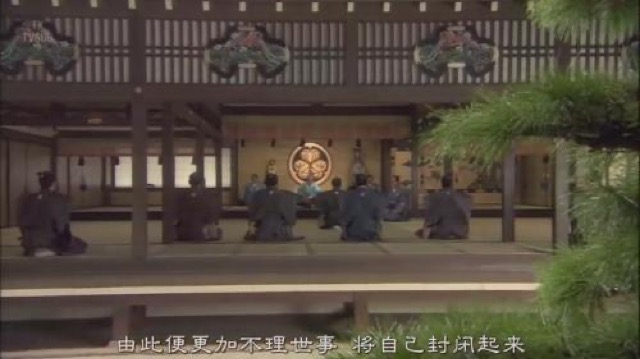 由此便更加不理世事　將自己封閉起來