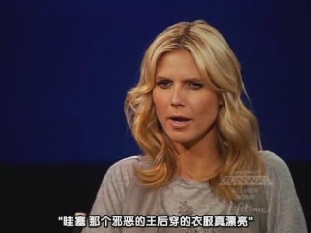 "哇塞　那個邪惡的皇后穿的衣服真漂亮"