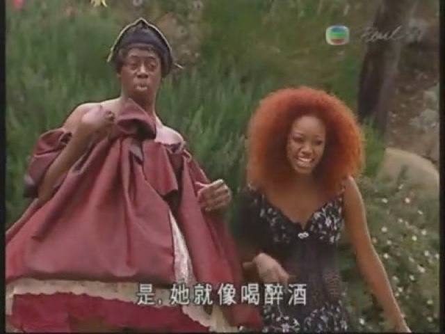 是，她就像喝醉酒