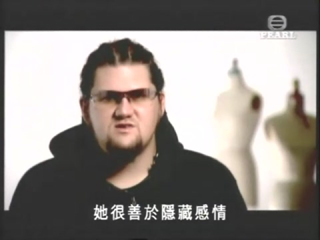 她很善於隱藏感情