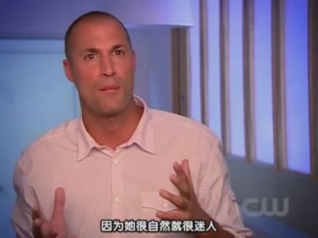 因為她很自然就很迷人