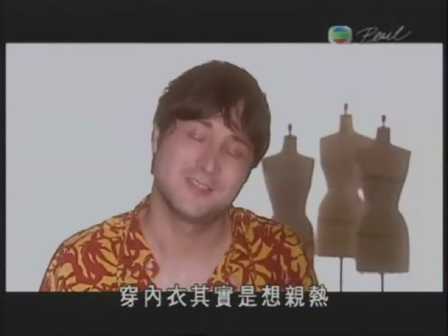 穿內衣其實是想親熱