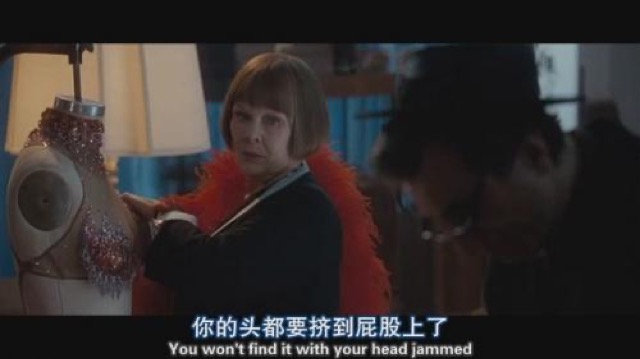 你的頭都要擠到屁股上了