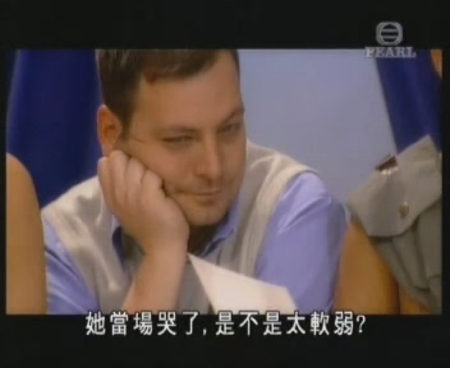 她當場哭了，是不是太軟弱？